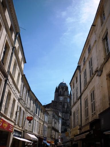 Rue Alsace Lorraine, rive gauche. 