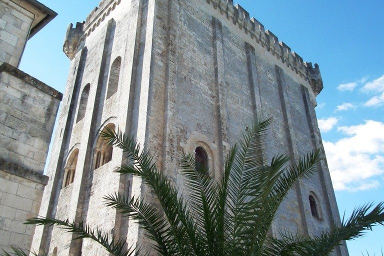 Donjon de Pons  CC BY 3.0 Cobber17